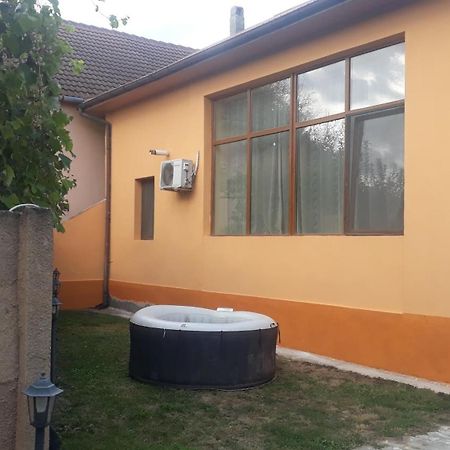 Отель Casa Ovi Si Simo Хацег Экстерьер фото