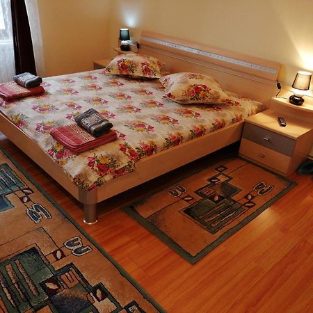 Отель Casa Ovi Si Simo Хацег Экстерьер фото